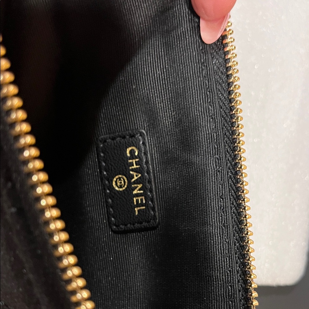 CHANEL makeup Black Quilted Velvet Zip Wallet with Gold CC. New with box - Picture 5 of 7